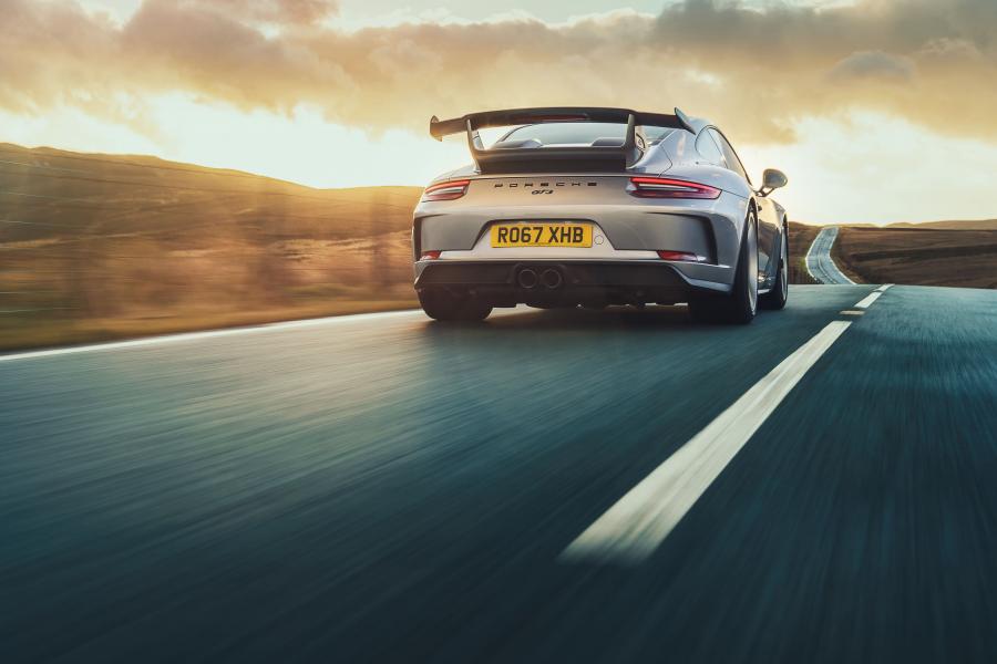  Porsche 911 GT3 (991) 2017 года  (UK) (фото 23 из 42)